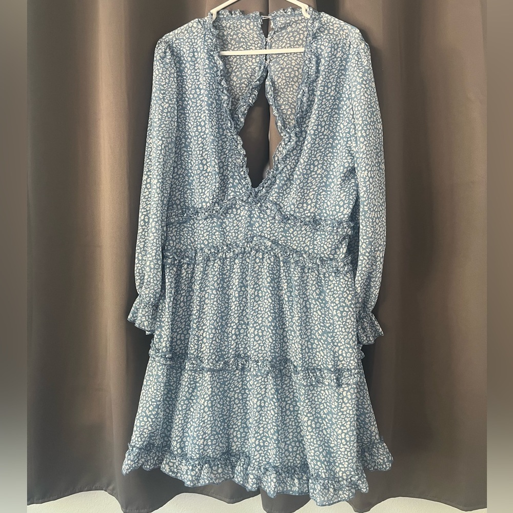 Woman’s Deep V-Neck Ruffle Long Sleeve Open Back Blue Leopard Print Dress